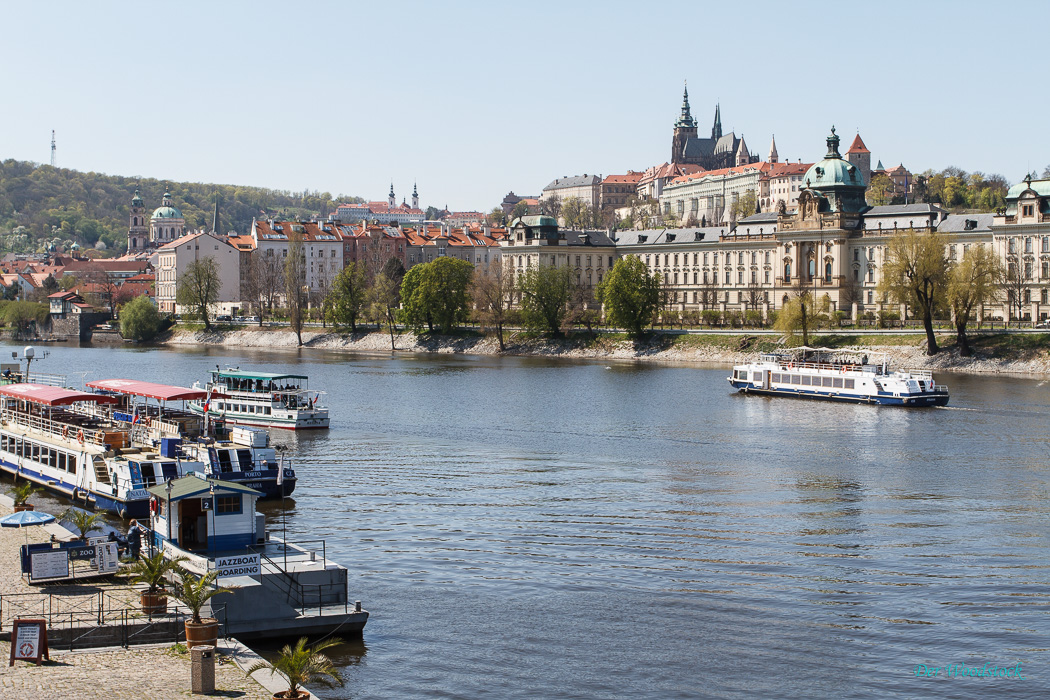 Sightseeing-Boote auf der Moldau